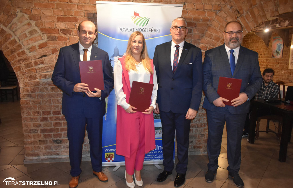  Nauczyciele ze Strzelna z nagrodami starosty mogileńskiego [ZDJĘCIA]