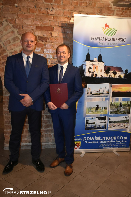  Nauczyciele ze Strzelna z nagrodami starosty mogileńskiego [ZDJĘCIA]