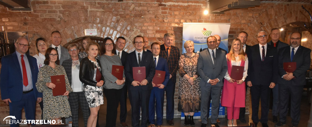  Nauczyciele ze Strzelna z nagrodami starosty mogileńskiego [ZDJĘCIA]