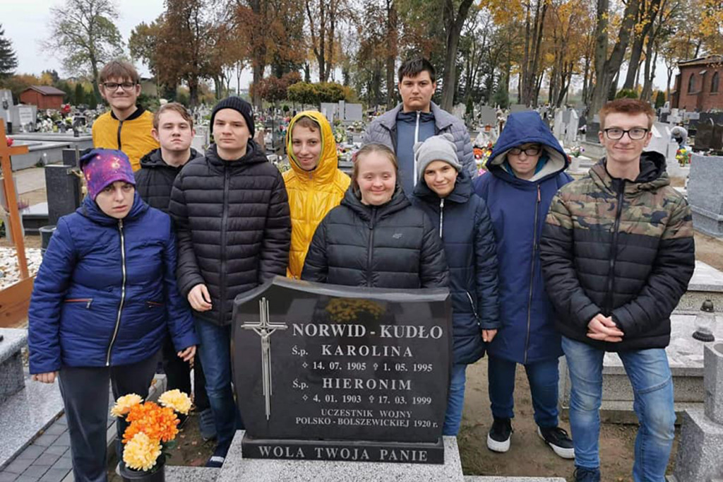 Strzelno - Uczniowie SOSW pamiętają o bohaterach regionu