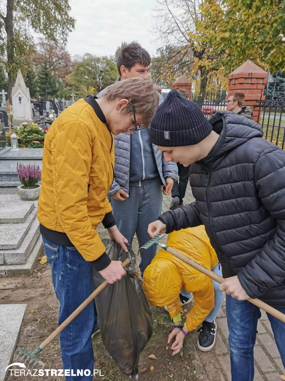 Strzelno - Uczniowie SOSW pamiętają o bohaterach regionu