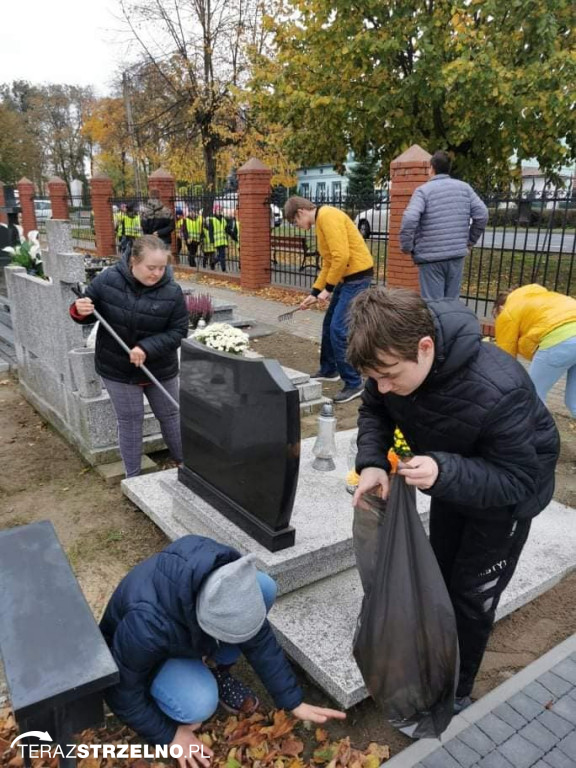 Strzelno - Uczniowie SOSW pamiętają o bohaterach regionu