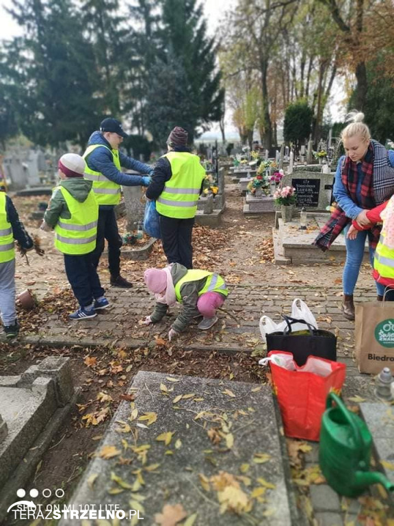 Strzelno - Uczniowie SOSW pamiętają o bohaterach regionu