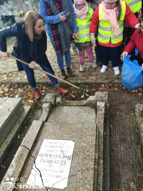 Strzelno - Uczniowie SOSW pamiętają o bohaterach regionu