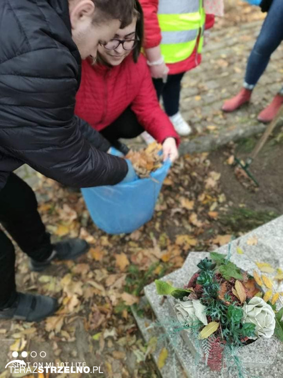Strzelno - Uczniowie SOSW pamiętają o bohaterach regionu