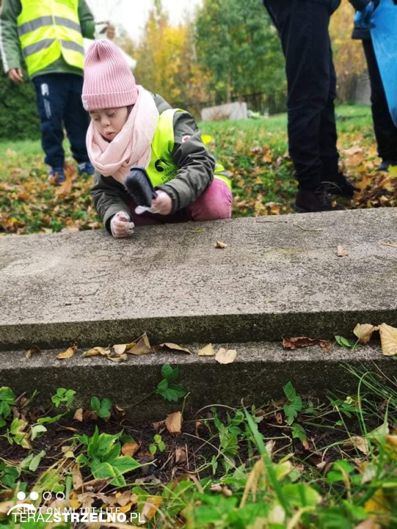 Strzelno - Uczniowie SOSW pamiętają o bohaterach regionu