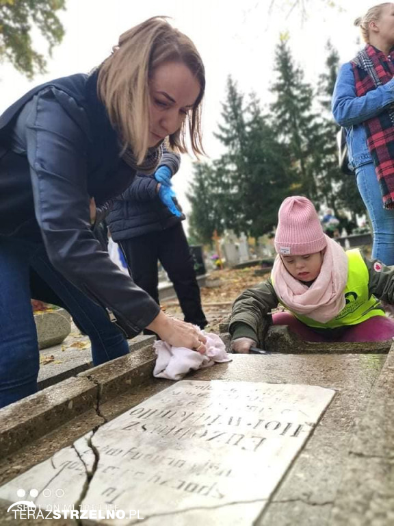 Strzelno - Uczniowie SOSW pamiętają o bohaterach regionu