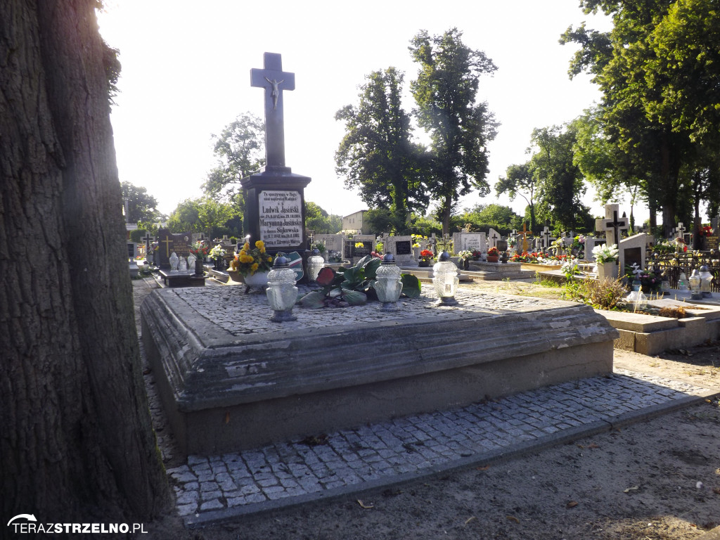 Święto Zmarłych w Strzelnie
