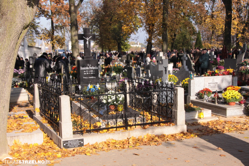 Święto Zmarłych w Strzelnie