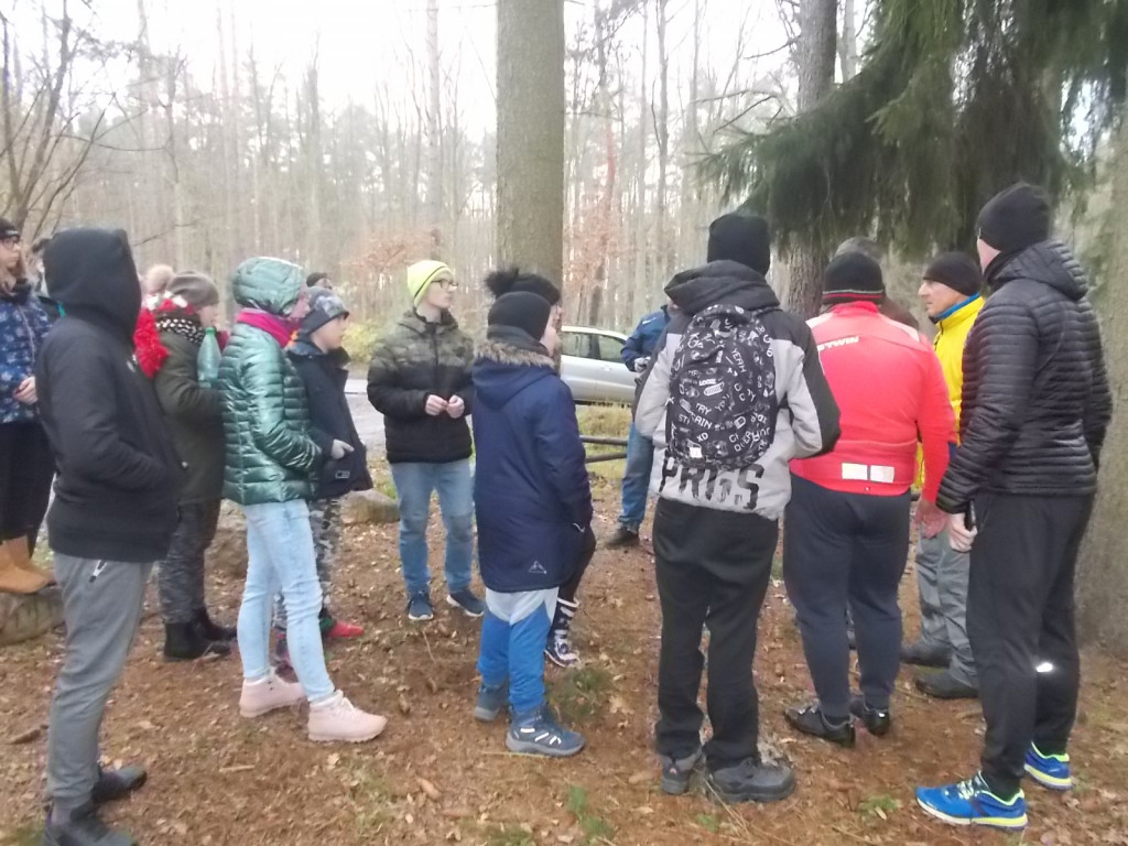 Strzeleńscy harcerze z PTTK i Nadleśnictwem Miradz zawieszali skrzynki lęgowe