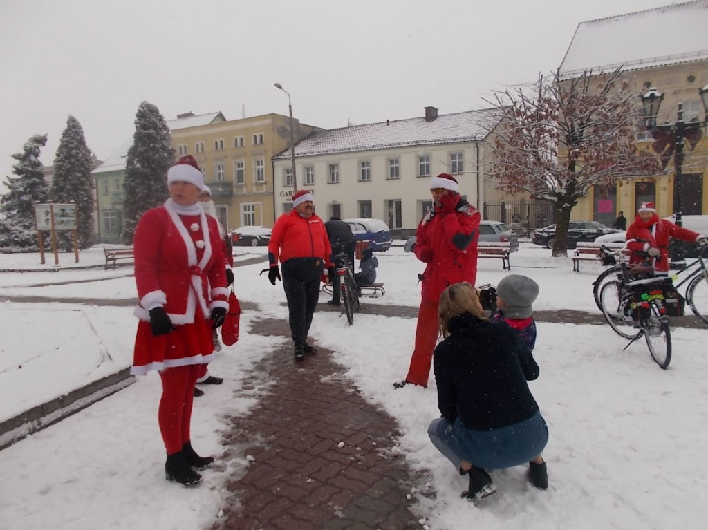 Mikołaje grasowali na strzeleńskich ulicach