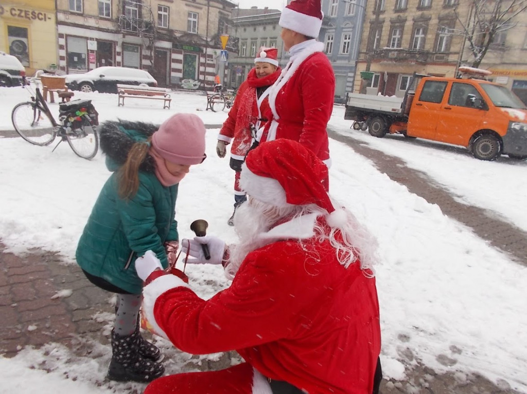Mikołaje grasowali na strzeleńskich ulicach