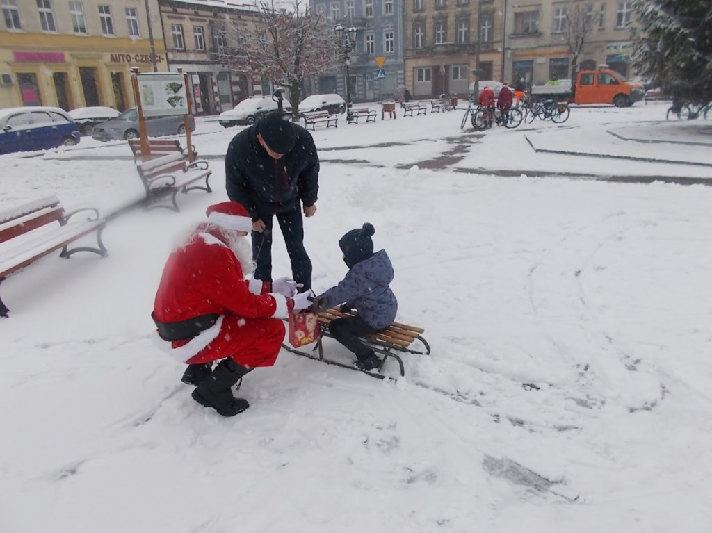 Mikołaje grasowali na strzeleńskich ulicach