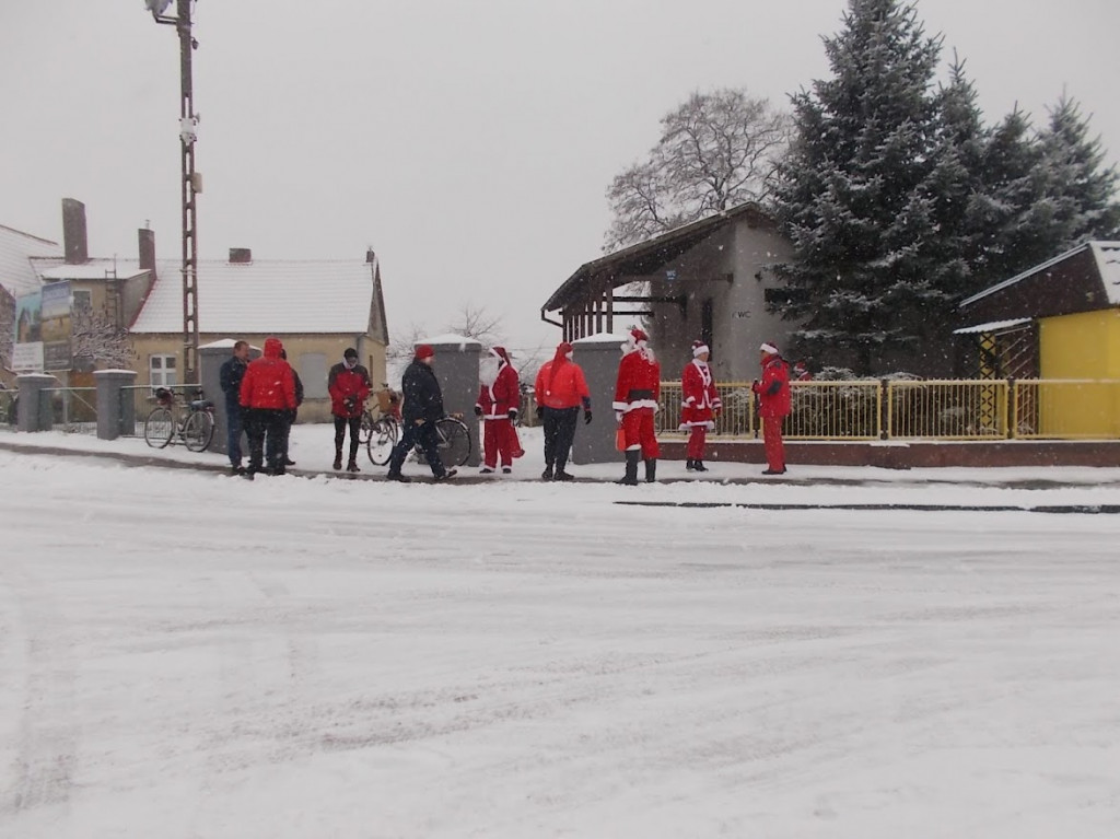 Mikołaje grasowali na strzeleńskich ulicach
