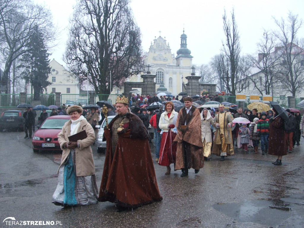 Uroczystość Trzech Króli w Strzelnie, w 2013 r. - poznajecie się?