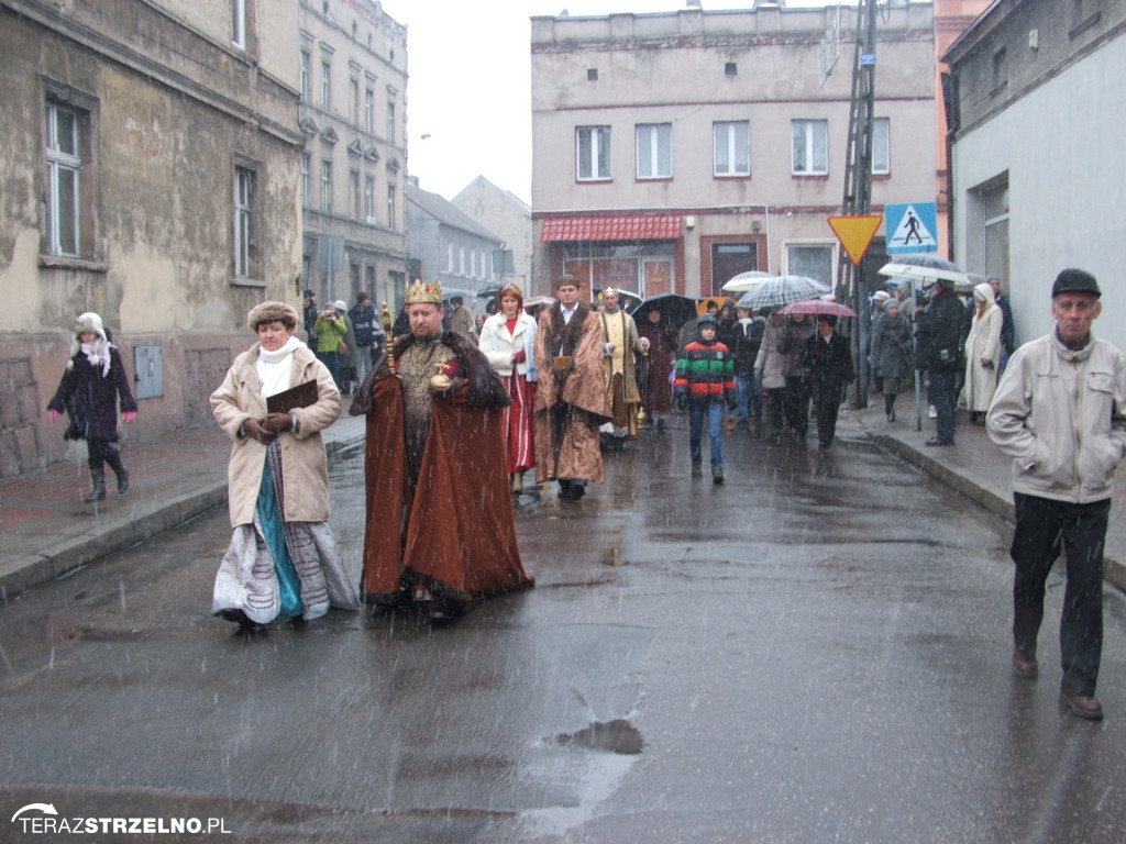 Uroczystość Trzech Króli w Strzelnie, w 2013 r. - poznajecie się?