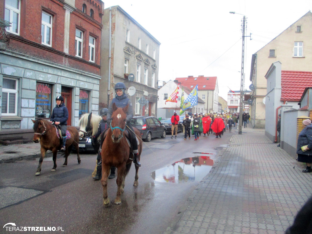 Ulicami Strzelna przeszedł orszak Trzech Króli