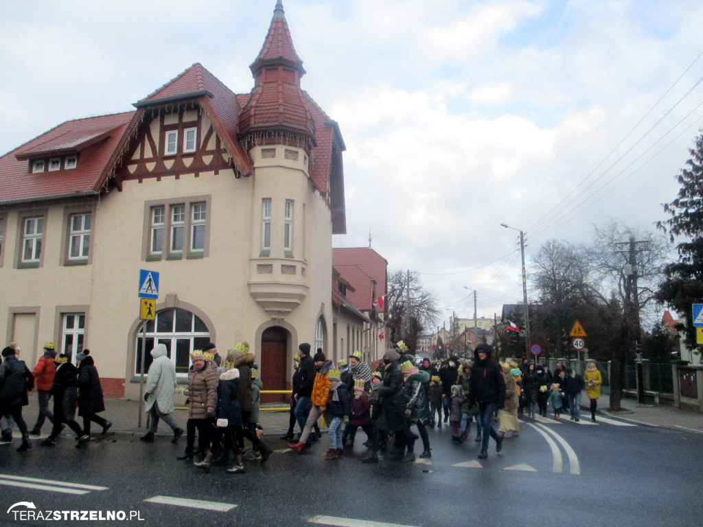 Ulicami Strzelna przeszedł orszak Trzech Króli