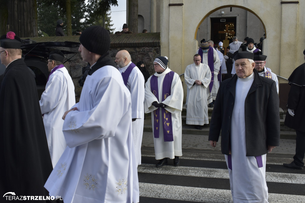 Uroczystości pogrzebowe ks. kan. Ottona Szymków w Łopiennie