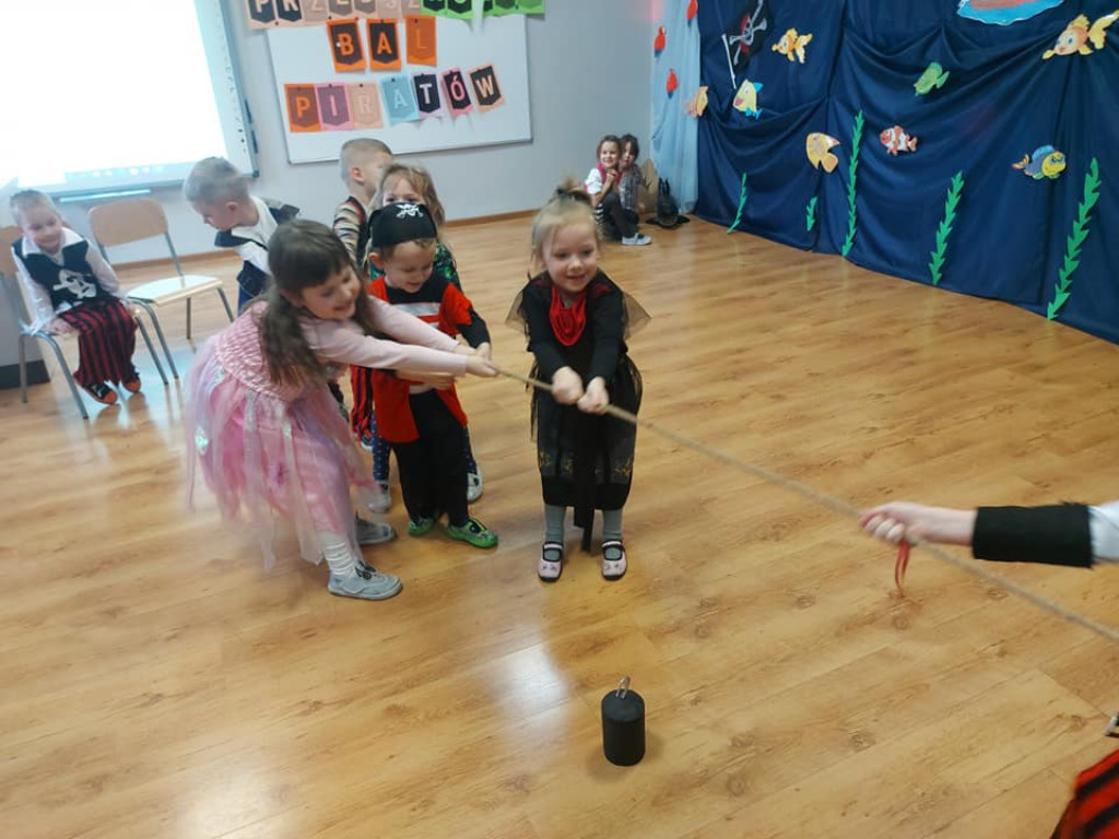 Przedszkolny Bal Piracki i szkolny bal karnawałowy w Markowicach