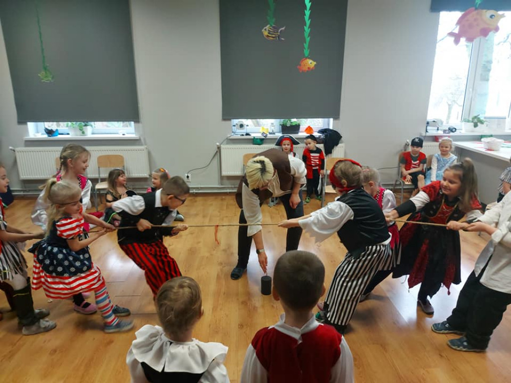 Przedszkolny Bal Piracki i szkolny bal karnawałowy w Markowicach
