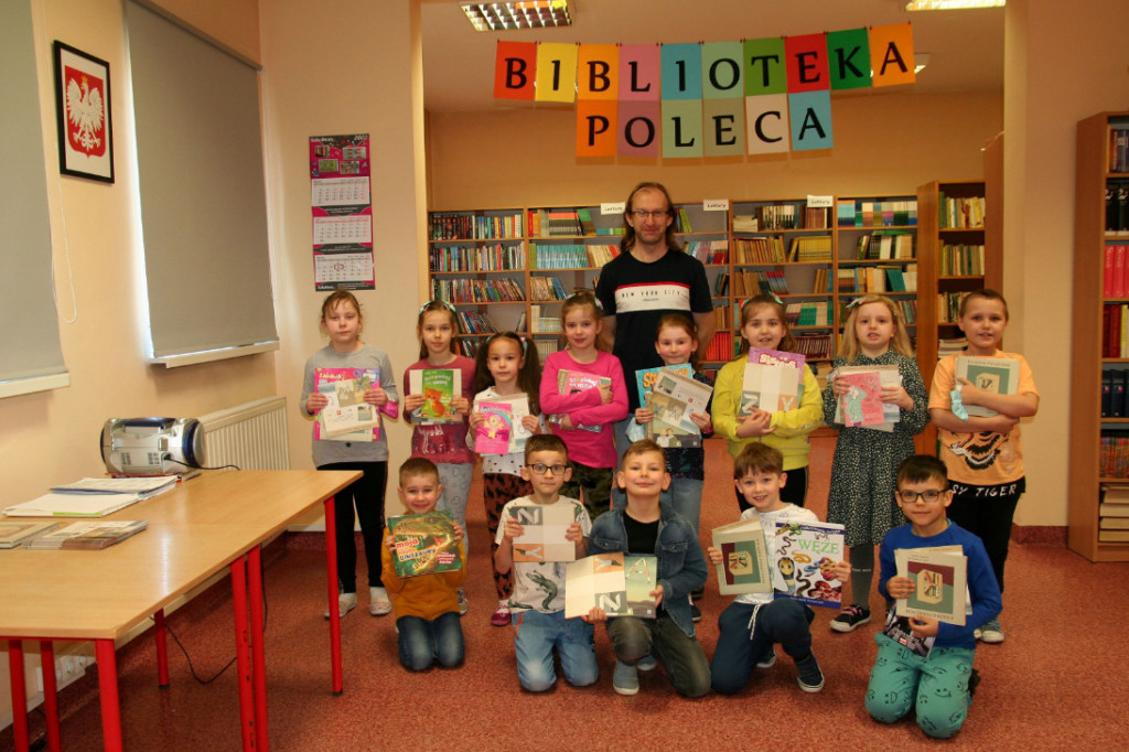 Przygoda pierwszaków z książką w strzeleńskiej bibliotece