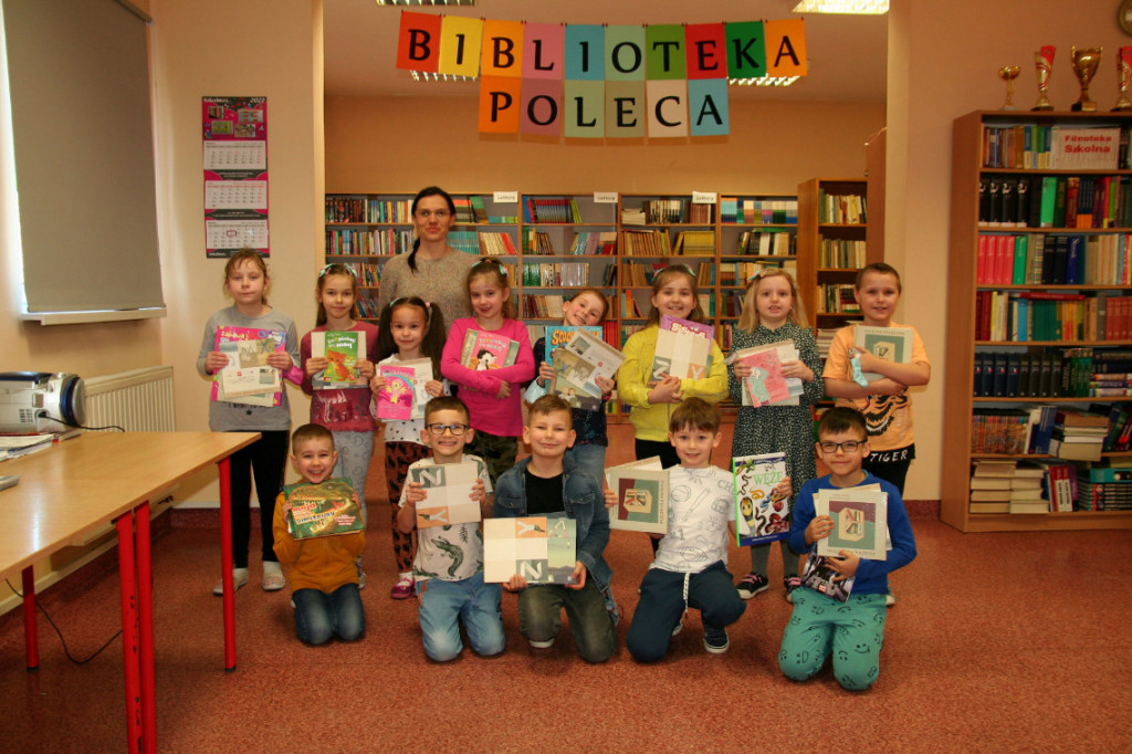 Przygoda pierwszaków z książką w strzeleńskiej bibliotece
