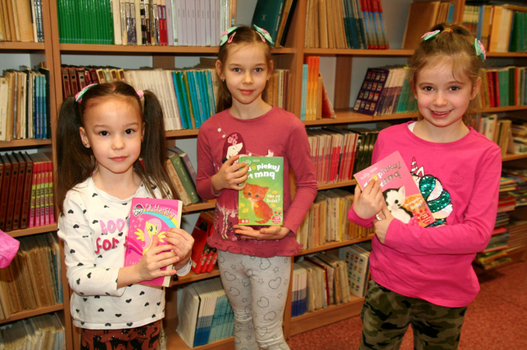 Przygoda pierwszaków z książką w strzeleńskiej bibliotece