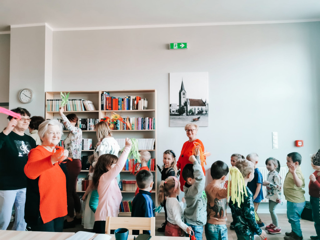 Do Klubu Seniora w Strzelnie zawitała Pani Wiosna