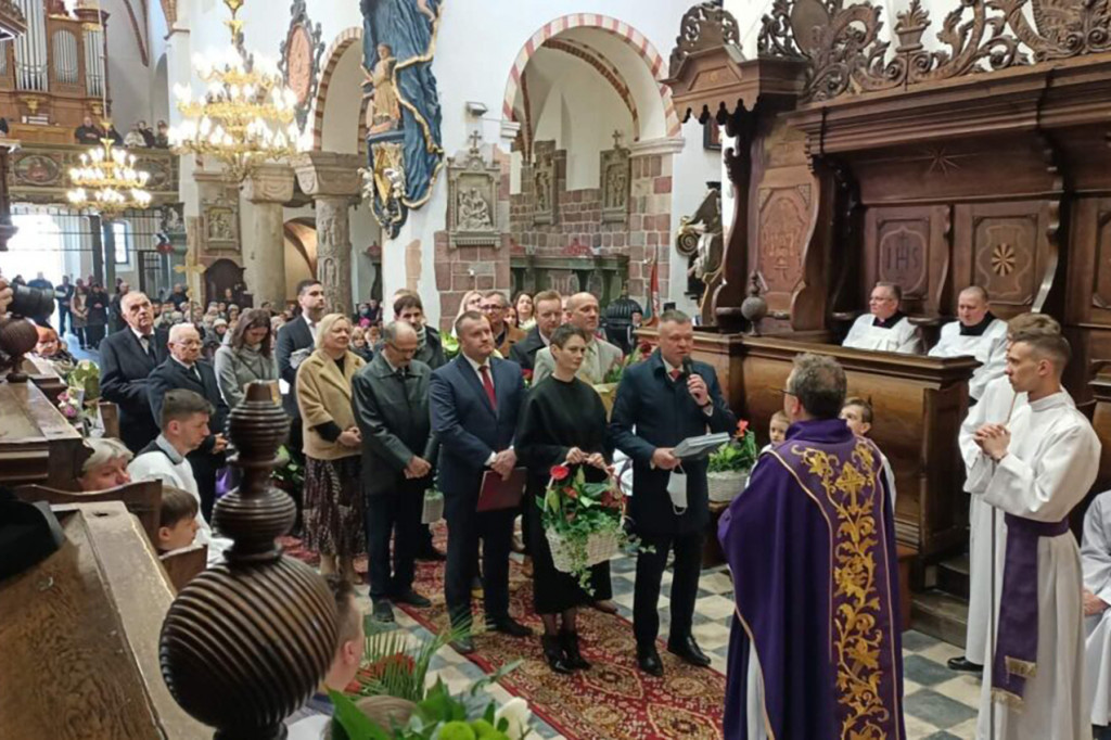Wprowadzenie ks. Krzysztofa w urząd proboszcza w strzeleńskiej świątyni