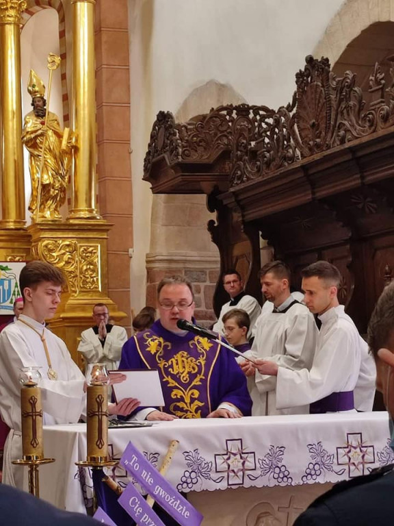 Wprowadzenie ks. Krzysztofa w urząd proboszcza w strzeleńskiej świątyni
