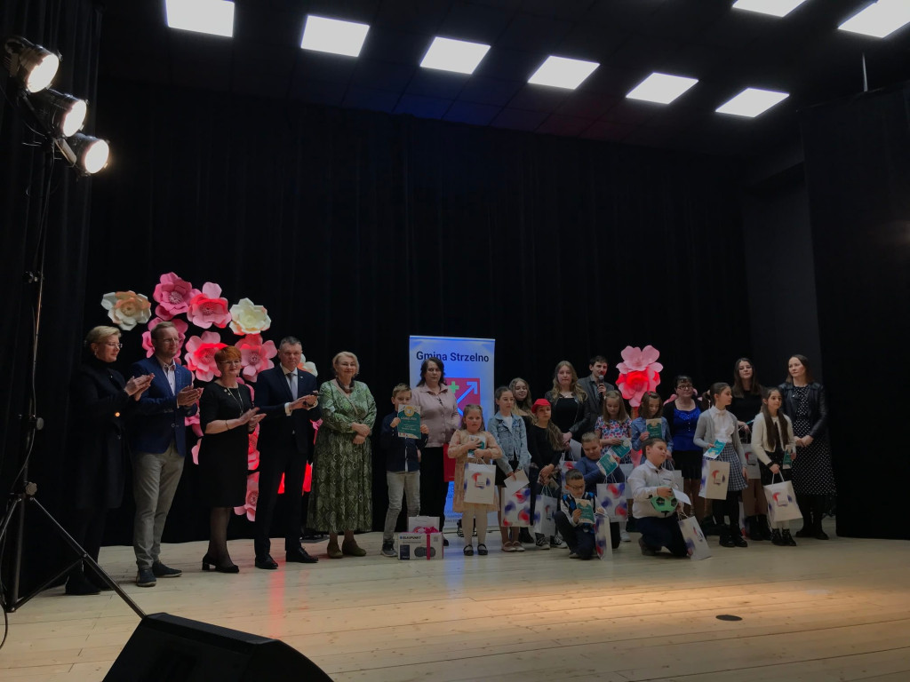 Fotorelacja z Koncertu Laureatów Gminnego Konkursu Recytatorskiego 