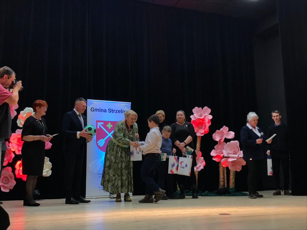 Fotorelacja z Koncertu Laureatów Gminnego Konkursu Recytatorskiego 