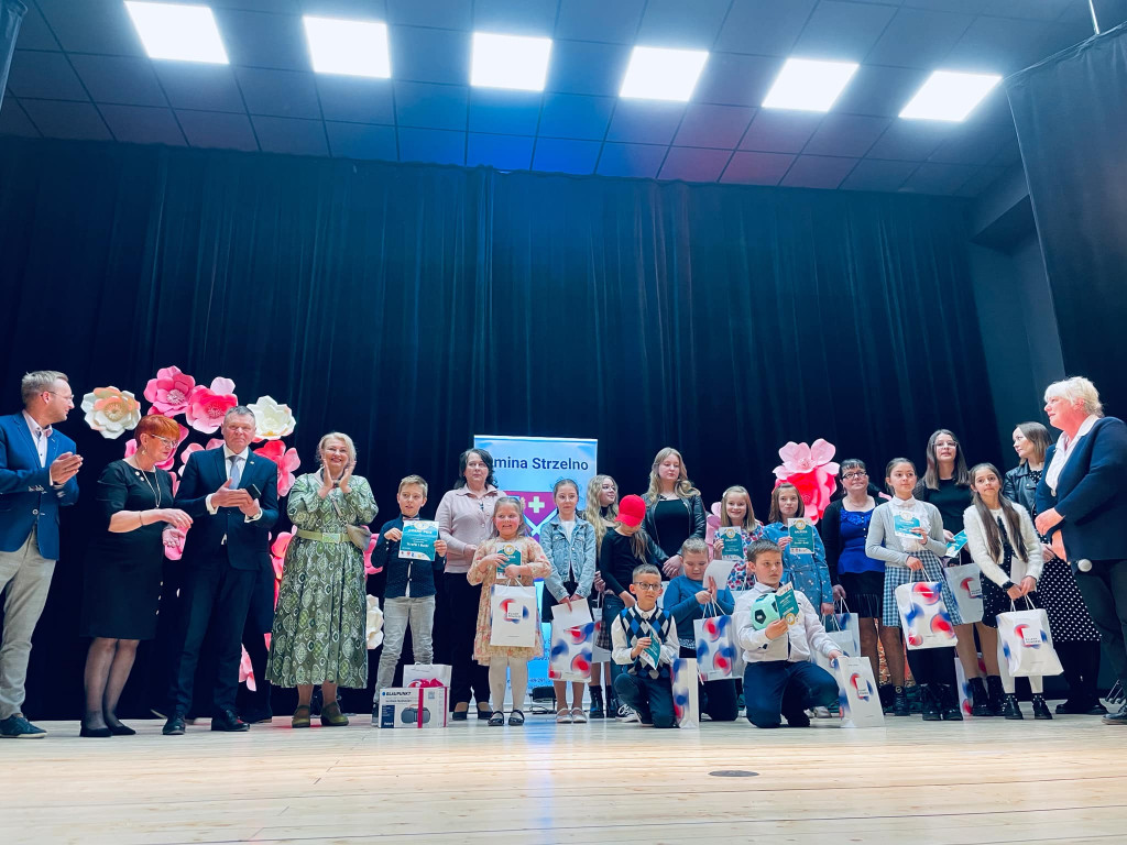 Fotorelacja z Koncertu Laureatów Gminnego Konkursu Recytatorskiego 