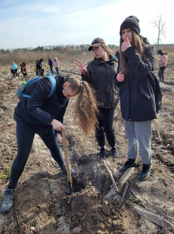 Dobrze wykorzystana sobota - sadzili las w Miradzu