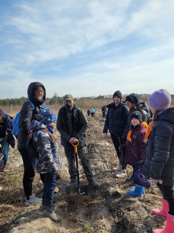 Dobrze wykorzystana sobota - sadzili las w Miradzu