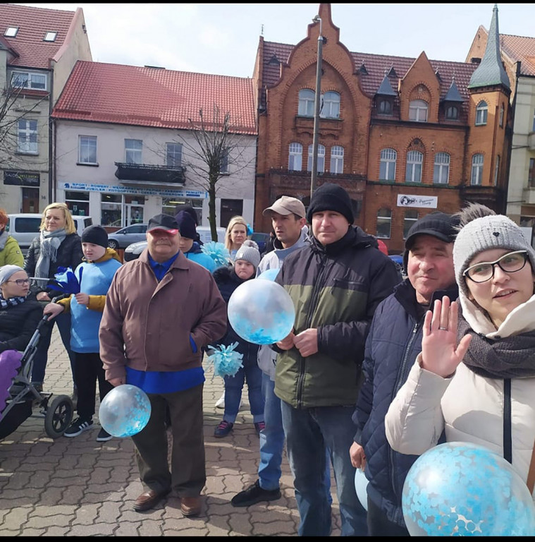 Przemarsz ulicami Strzelna z okazji Światowego Dnia Świadomości Autyzmu