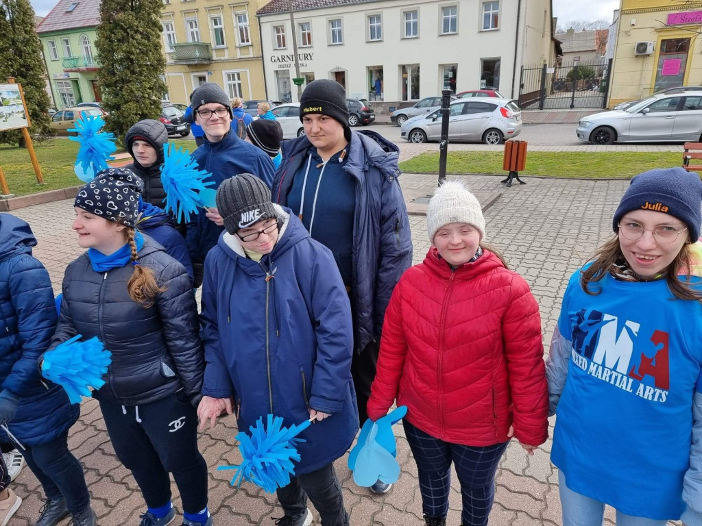 Przemarsz ulicami Strzelna z okazji Światowego Dnia Świadomości Autyzmu
