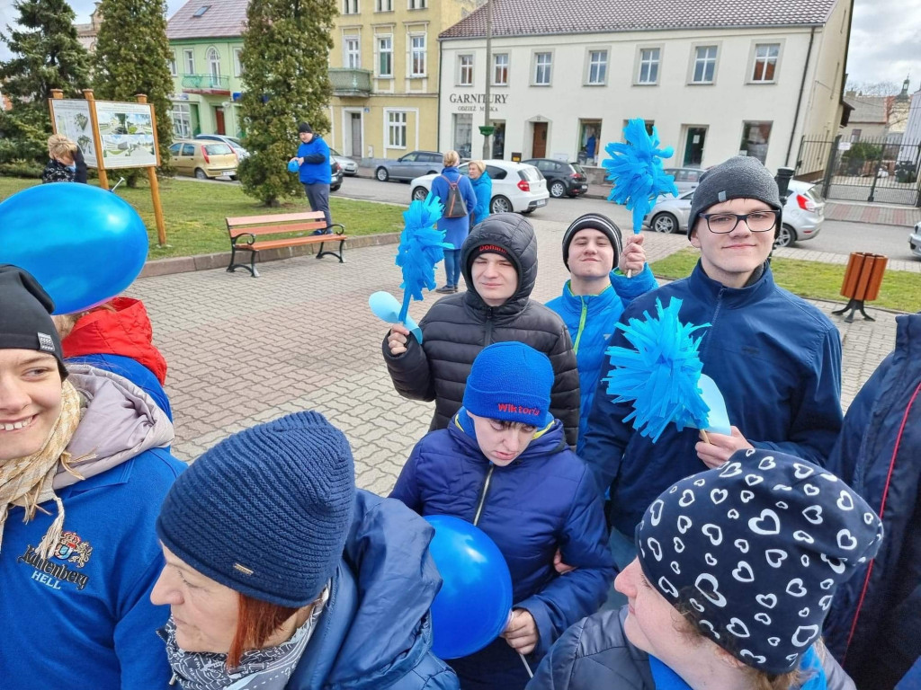 Przemarsz ulicami Strzelna z okazji Światowego Dnia Świadomości Autyzmu