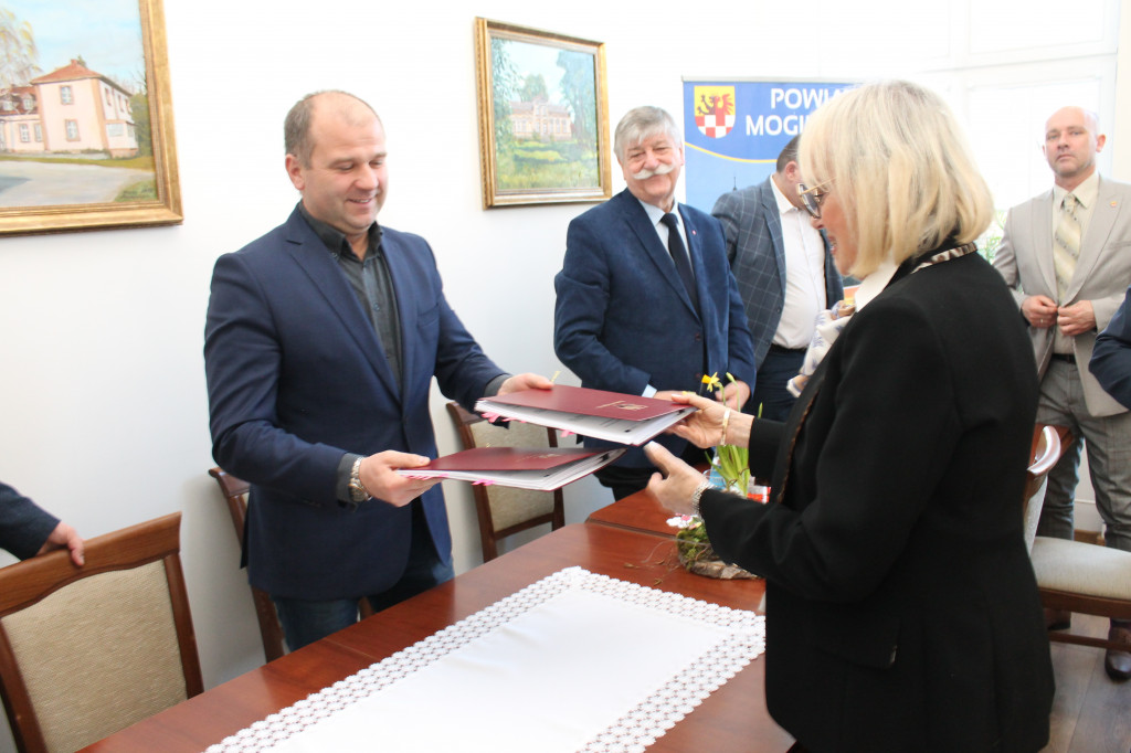 Podpisanie umowy na ZOL w Strzelnie