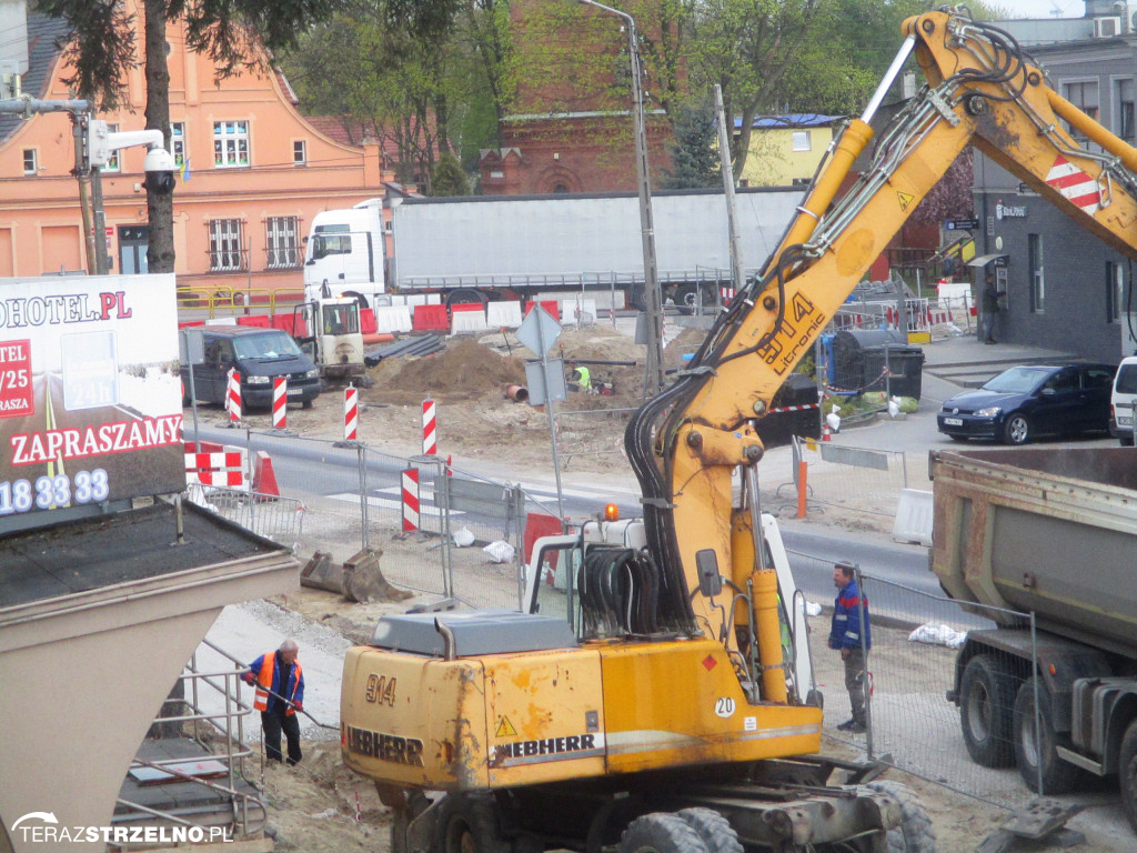 Znikają stare budynki w Strzelnie, powstają nowoczesne rozwiązania.