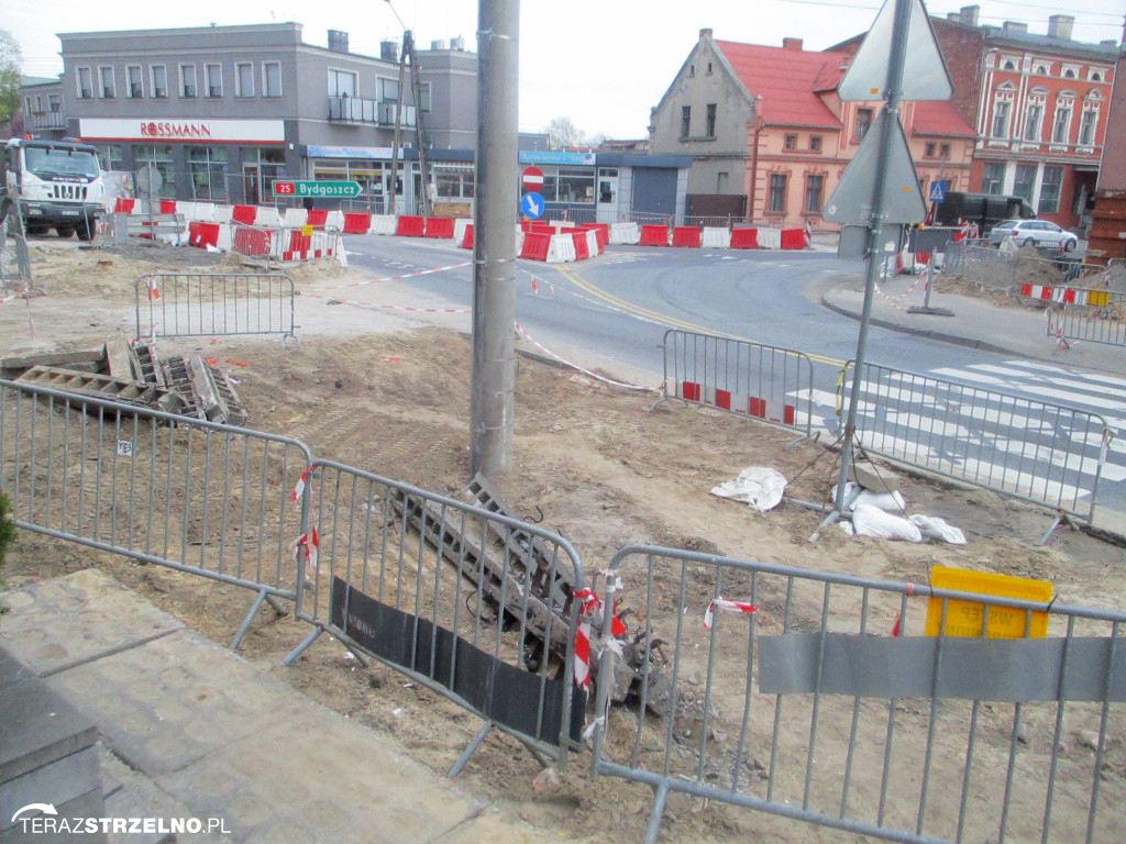 Znikają stare budynki w Strzelnie, powstają nowoczesne rozwiązania.