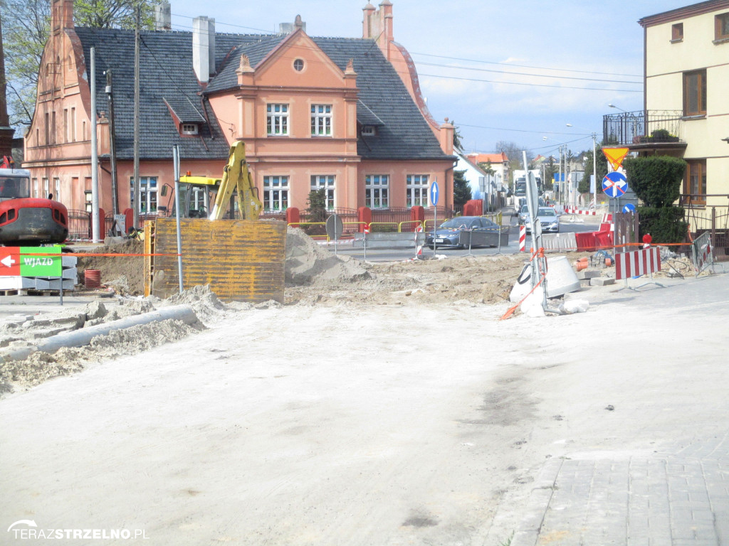 Znikają stare budynki w Strzelnie, powstają nowoczesne rozwiązania.