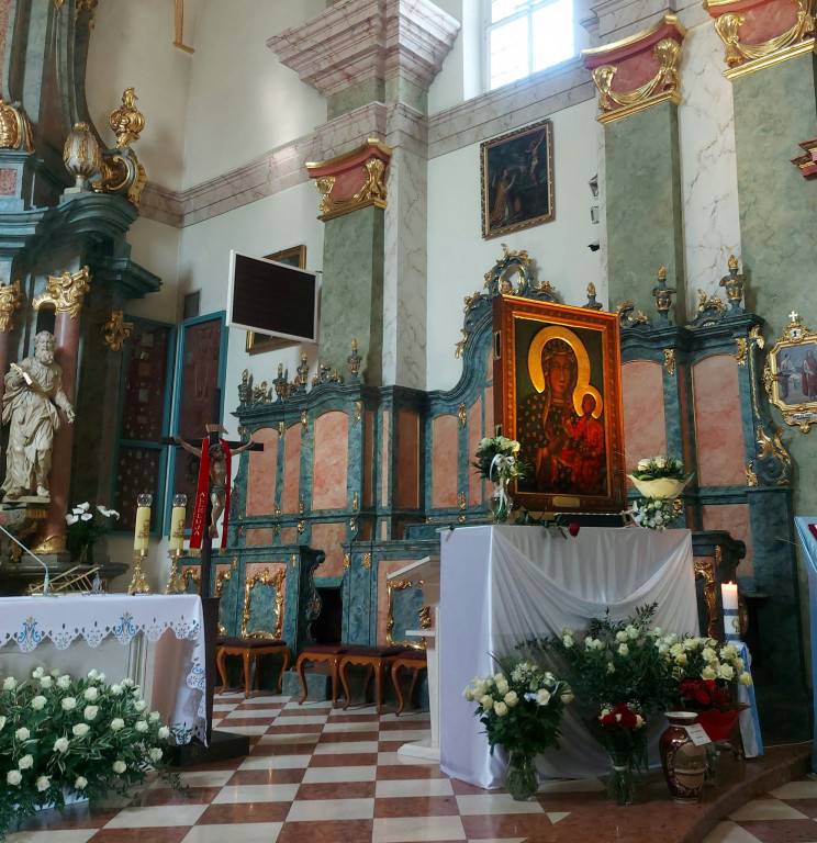 Społeczność szkolna w Markowicach powitała kopię obrazu MB Jasnogórskiej
