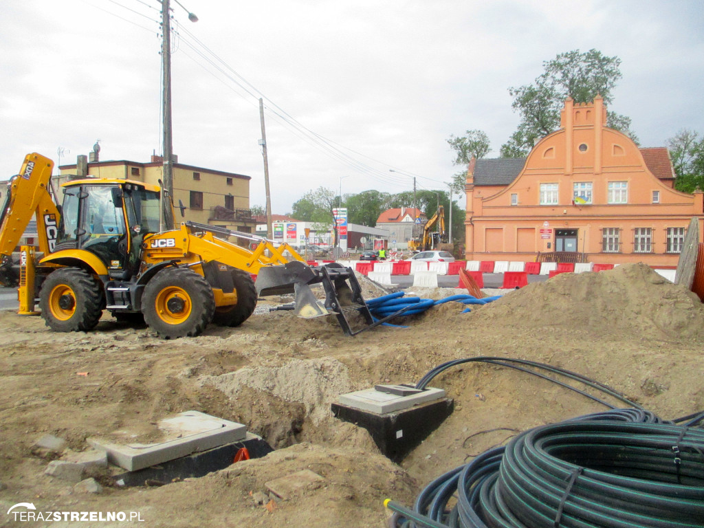 Fotorelacja z placu budowy rond w Strzelnie