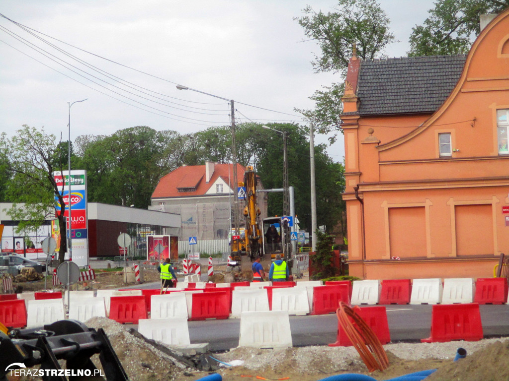 Fotorelacja z placu budowy rond w Strzelnie