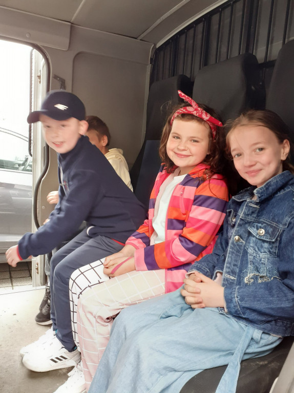 Dzieci z ZSP im. A. A. Michelsona w Strzelnie poznawały pracę policjantów