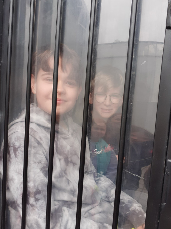 Dzieci z ZSP im. A. A. Michelsona w Strzelnie poznawały pracę policjantów