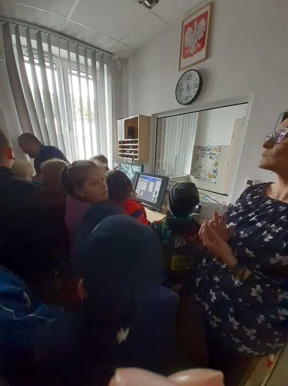 Dzieci z ZSP im. A. A. Michelsona w Strzelnie poznawały pracę policjantów