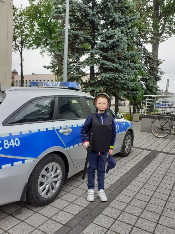 Dzieci z ZSP im. A. A. Michelsona w Strzelnie poznawały pracę policjantów